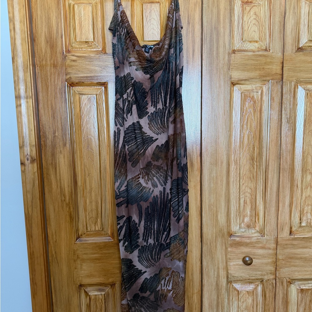 Pretty Little Thing maxi dress